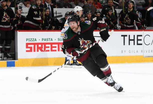 AZSportsHistory's tweet image. 2/29/20 – Buffalo pounced early, scoring 2G's w/in 44sec midway through the 1P, but the Arizona Coyotes scored five unanswered from there (including 3 in the 2P), to come back on #LeapYear for a 5-2 win over the Sabers before 17,125 in Glendale. Keller: 2G/1A. Oli: 1G/1A. #Yotes