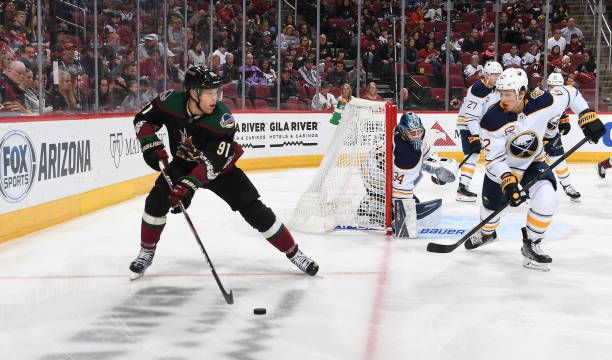 AZSportsHistory's tweet image. 2/29/20 – Buffalo pounced early, scoring 2G's w/in 44sec midway through the 1P, but the Arizona Coyotes scored five unanswered from there (including 3 in the 2P), to come back on #LeapYear for a 5-2 win over the Sabers before 17,125 in Glendale. Keller: 2G/1A. Oli: 1G/1A. #Yotes