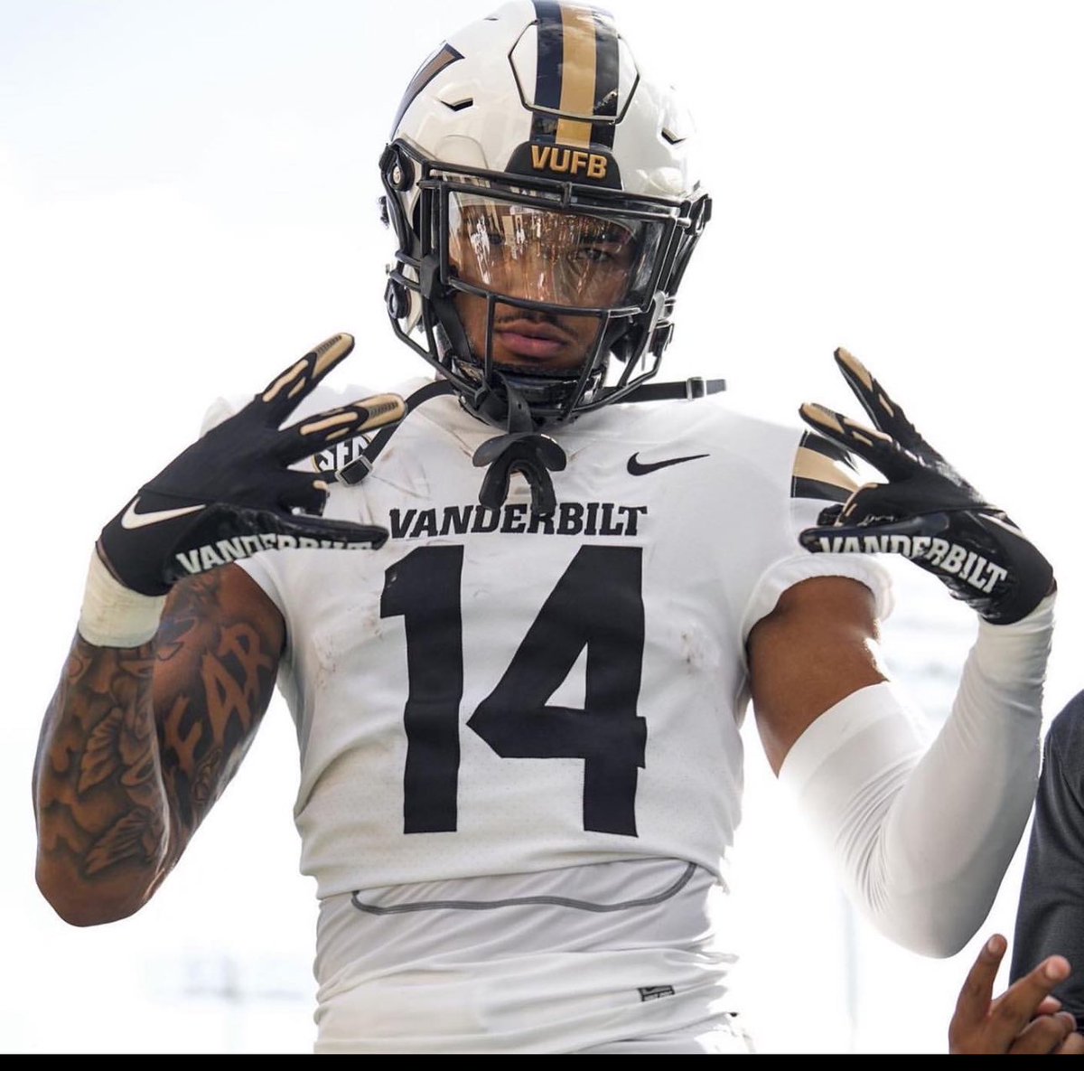 I am so blessed to receive an Offer From Vanderbilt University! @FBCoachK @CoachAutenrieth @VandyFootball @SumnerHSFootbal @HCPS_SumnerHS @AlonzoAshwood @BigPlayRay50 @Rivals @On3sports @ChadSimmons_ @adamgorney