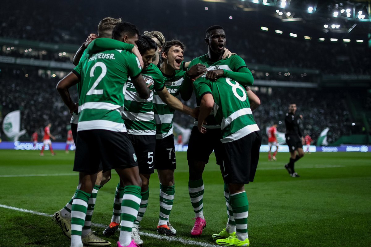 SportingCP's tweet photo. Primeira mão ☑️ 

Seguimos 𝐋𝐀𝐃𝐎 𝐀 𝐋𝐀𝐃𝐎 💚 #SCPSLB https://t.co/bgJWwW9zSC