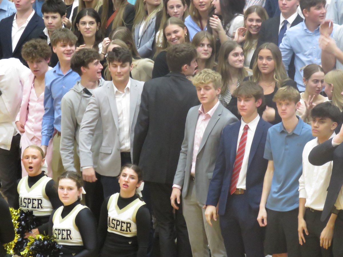 BbalEvv's tweet photo. Student sections have been in postseason form this week. They have been strong. All of them. 

But through the 1st round of sectionals…one stands out.

Jasper is a notch above the rest. 

They are loud. They are proud. 

And they are organized.

Anyone gonna match them at North? https://t.co/nnNs65lT0A
