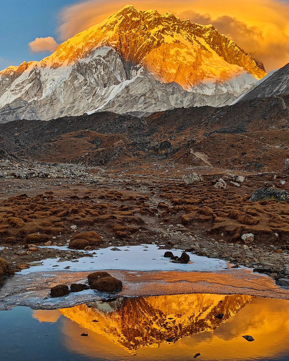 Sunset over the Nuptse massif (7861m) from Lobuče (4940m). In Everest 

🏔️Trek to the base camp of Everest on the way of the first expeditions and Kala-Patar (5645m)

nepalguideinfo.com
#trekkinginnepal #everestbaseca #amazingnepal #nepalplanettreks #nepalguideinfo #ebctrek