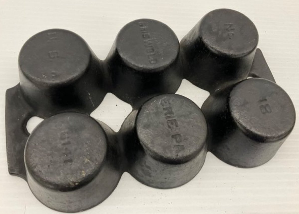 Is this a #popover or #yorkshirepudding tin <a href="/mikebroberg/">mikebroberg</a> <a href="/devonwoodsmoke/">Marcus Bawdon</a> Either way I am happy, cheap at an auction and will work great on the bbq.