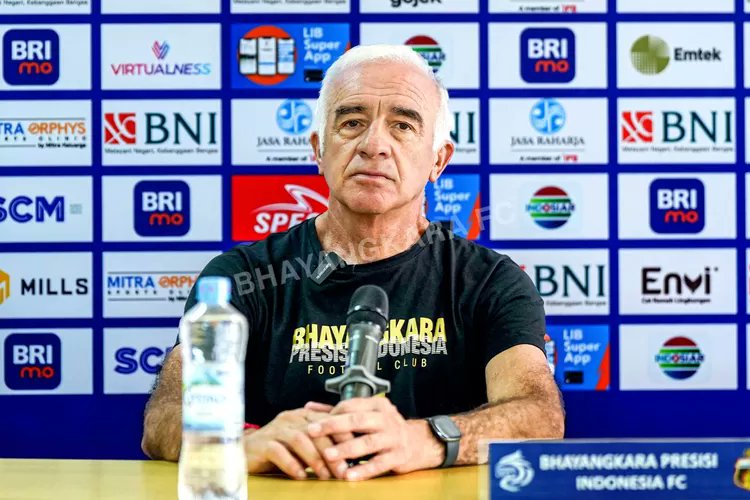 bolasudutcom's tweet photo. Bhayangkara FC mengakhiri kerjasama dengan pelatih asal Argentina, Mario Gomez pasca pekan ke-26 Liga1 2023/24

Mario Gomez sebelumnya diangkat pada paro musim ini dan dinilai tidak berhasil mengangkat performa tim keluar dari zona degradasi klasemen sementara https://t.co/5VOwFLCHQX