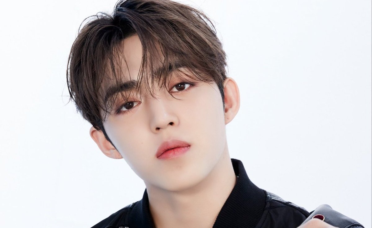 npomvtt's tweet image. Segundo artigo, S.Coups do SEVENTEEN foi isento do serviço militar obrigatório devido a ruptura de ligamento ocorrida em seu joelho esquerdo.