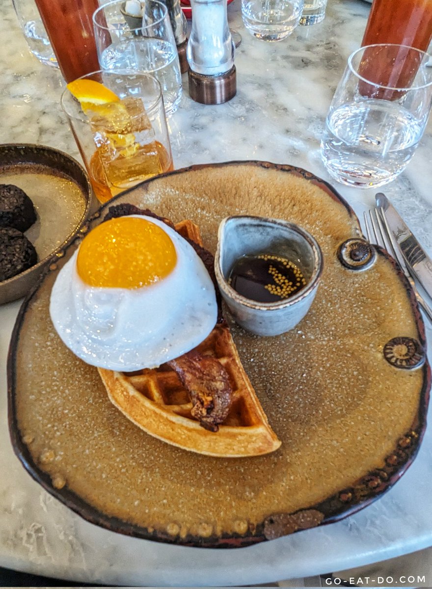 Brunch at the Duck and Waffle in #London. It's a popular spot on weekends and has fine views over the city. If dining with panoramic views is your thing, it may be worth making a reservation. #London #goeatdo #brunchideas