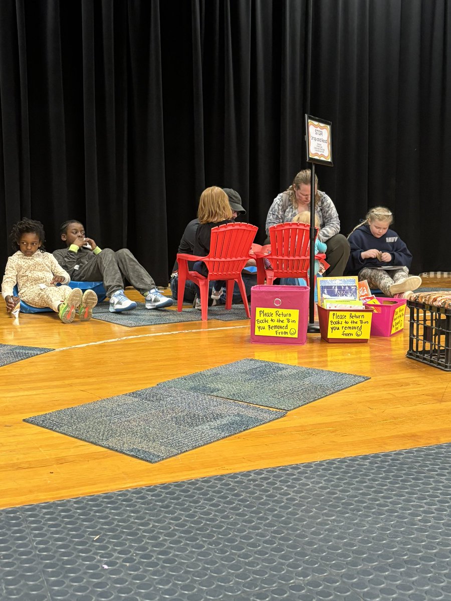 acpaulsonvb's tweet photo. Thank you to all who attended Literacy Night and Family Night at the Book Fair! It was a wonderful evening celebrating literacy together!@PES_Mustangs @BethBianchi @Mrs_StephLopez @amwetmore @susanruhl2 https://t.co/Z8IWQTYKn3