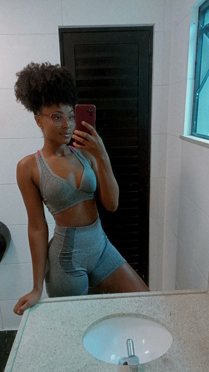 IvanaSCruz's tweet photo. Fofinha Fitnes kkk https://t.co/GFa9Dj6Xbe