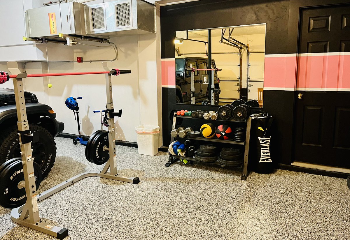 Professional mirrors & 4 years later, my gym is complete. While some folks spend money on vacations or food and entertainment, I chose to spend it on converting my garage into a home gym. Yup, I’m crazy. #TakeTheRisk #BoycottAverage #bfc530 #FindingYourWay #OneLife