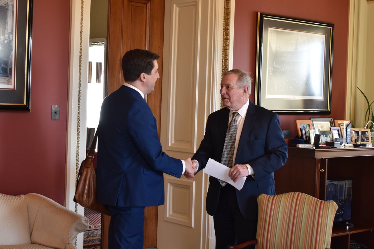 SenatorDurbin's tweet photo. If you receive devastating news that your child has a serious medical condition, you hope there’s treatment options for them. That's why I met with @ACHA_Heart to discuss legislative efforts to increase funding for research &amp; education about congenital heart disease. https://t.co/QDMHb0nWnW