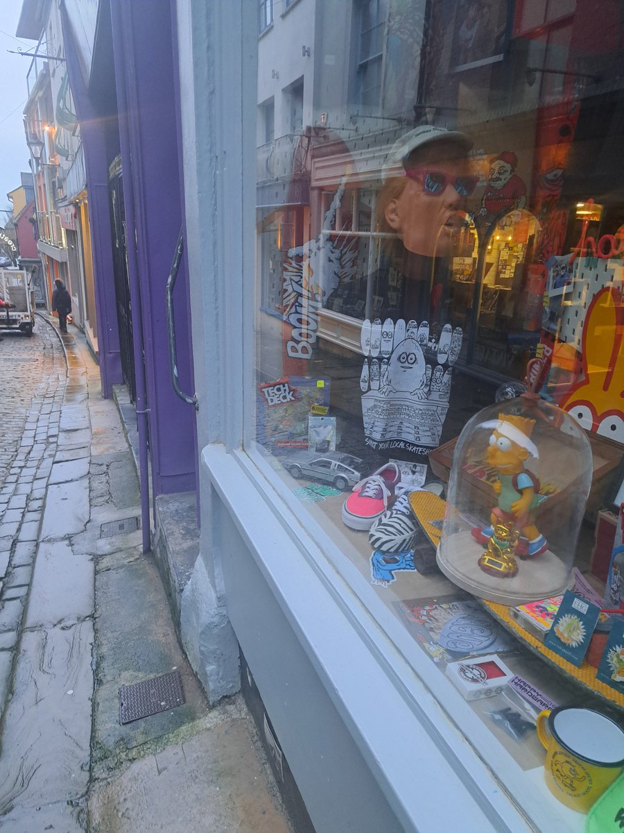 My Lovely Day Out to Folkestone (2nd Picture where a little tiny road next to old town shops taken at 5:27pm), Hythe &amp; Sandgate (1st Picture Taken on a Bus Fleetnumber 15500 GX09BCE on 102 aaround at Battery Point as 1:00pm), Kent as Last Day of a month as February. 29/02/2024