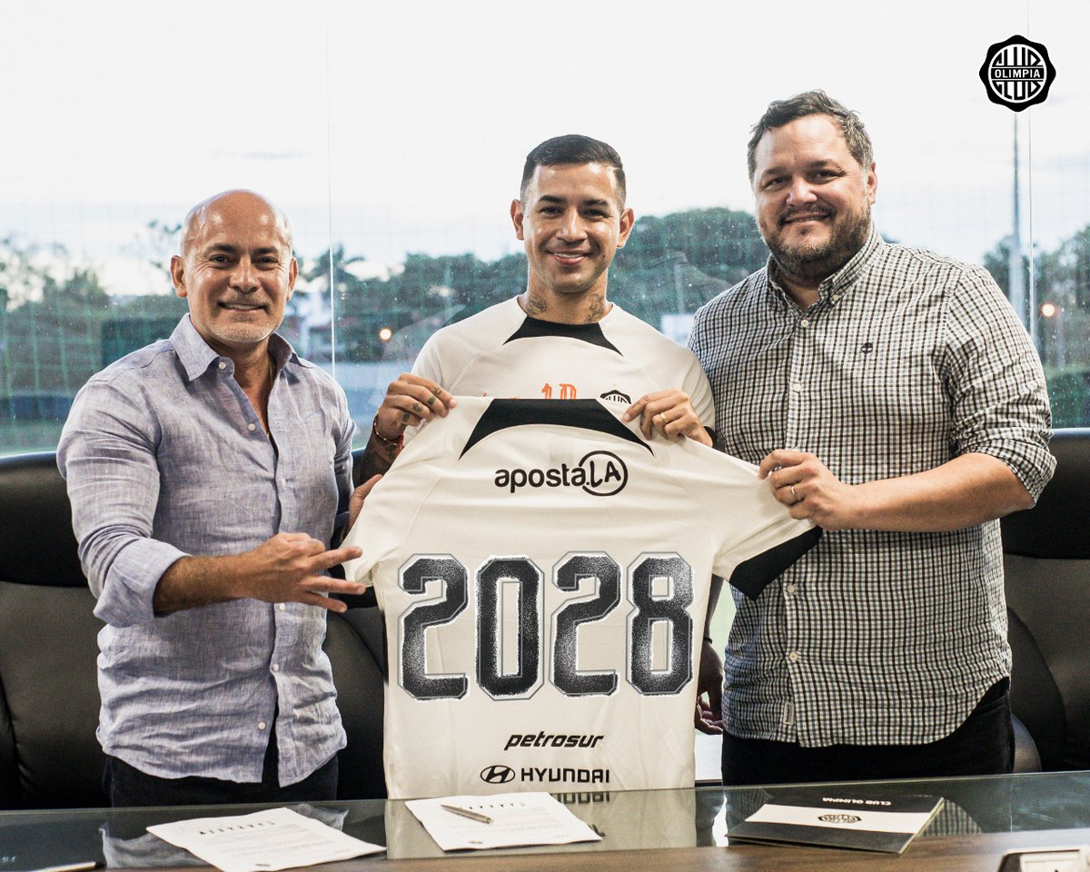 ✨️ Nuestra historia continúa. Hay diez para rato. Derlis Alberto González renovó oficialmente su contrato hasta la temporada 2028. ¡Vamos juntos! 🖋🔟 #SoyDelOlimpia ⚪️⚫️⚪️