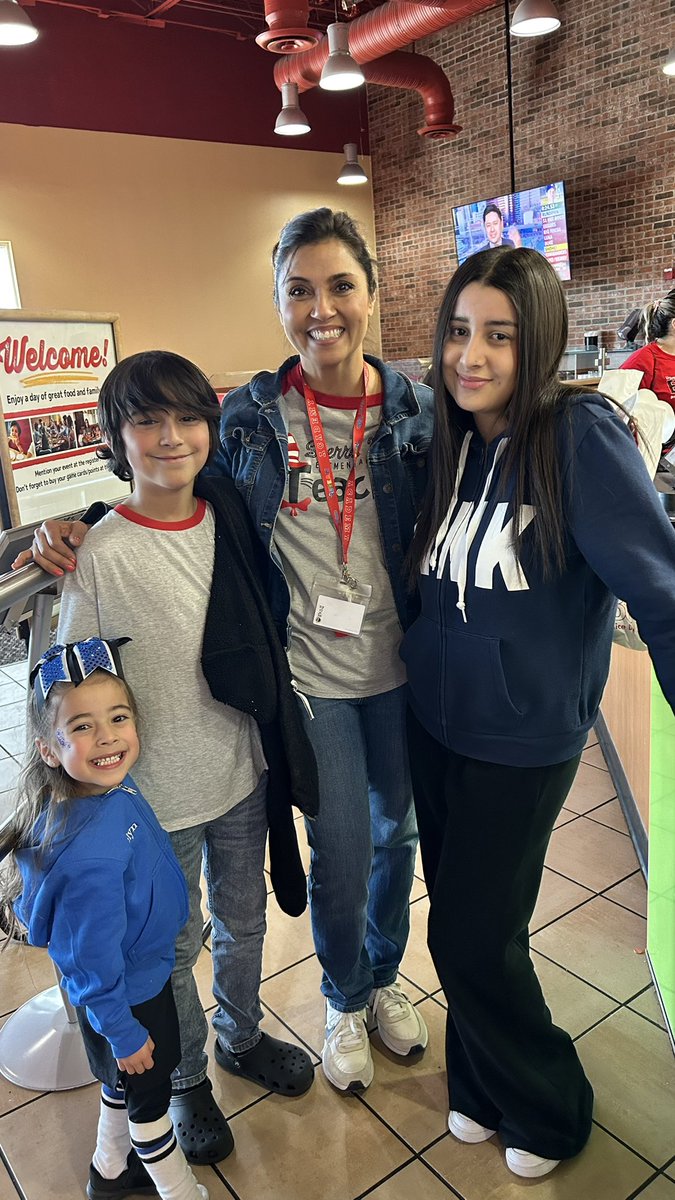 Always nice to visit with former and future wranglers 🥰at Peter Piper Family Night! #TicketToSuccess #PartnersInEd @SierraVista_SA