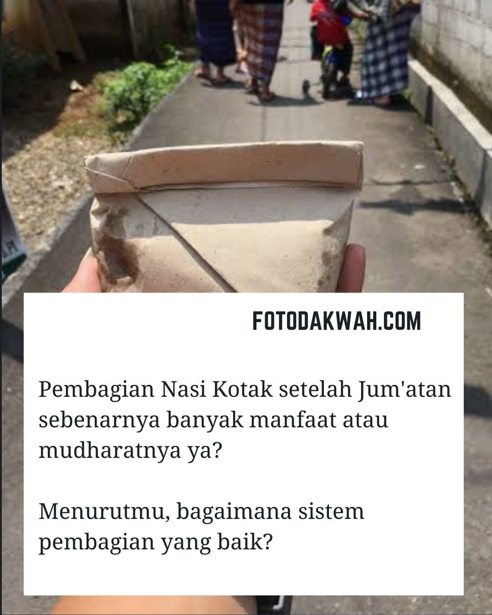 fotodakwah's tweet photo. Disatu sisi, sangat membantu banyak orang. Di sisi lain, terkadang jamaah tidak lagi berdzikir selepas shalat, dan langsung buru-buru keluar untuk berebut makanan.

Bahkan tidak sedikit jamaah yang memilih mengisi shaf yang dekat pintu keluar ketimbang mengisi shaf terdepan. 

Setidaknya itu yang terjadi di Masjid sekitar kami.

Kalau menurut mu, bagaimana? :)

Barangkali bisa memberikan solusi untuk para pembaca.
#jumat