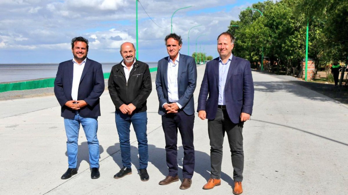 En términos personales quiero agradecer a <a href="/gkatopodis/">Gabriel Katopodis</a>  y <a href="/GustavoHArrieta/">Gustavo Arrieta</a> la confianza depositada en estos años, la oportunidad y colaboración brindada para gestionar y responder las demandas de infraestructura vial de nuestras provincias.