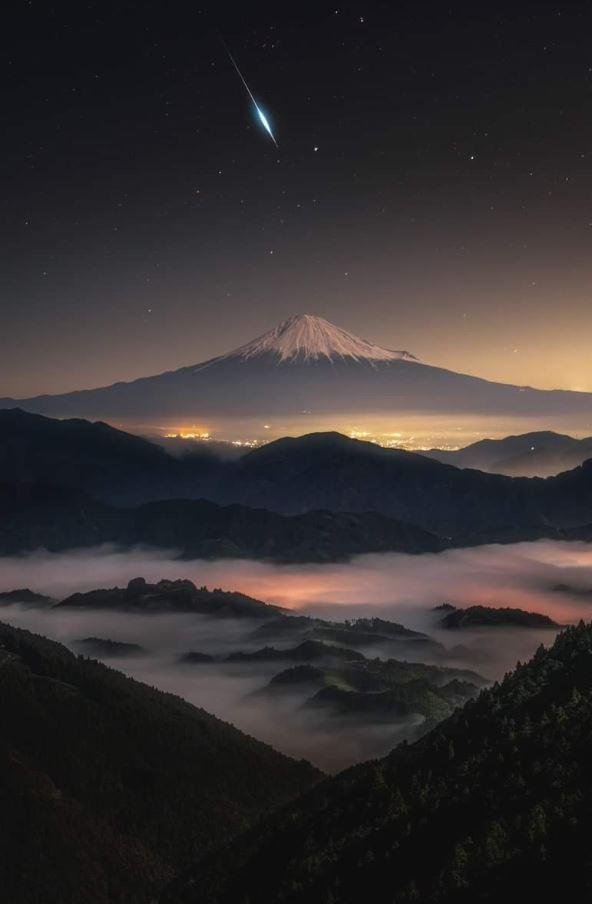 Once in a lifetime shot...a meteor and mount Fuji