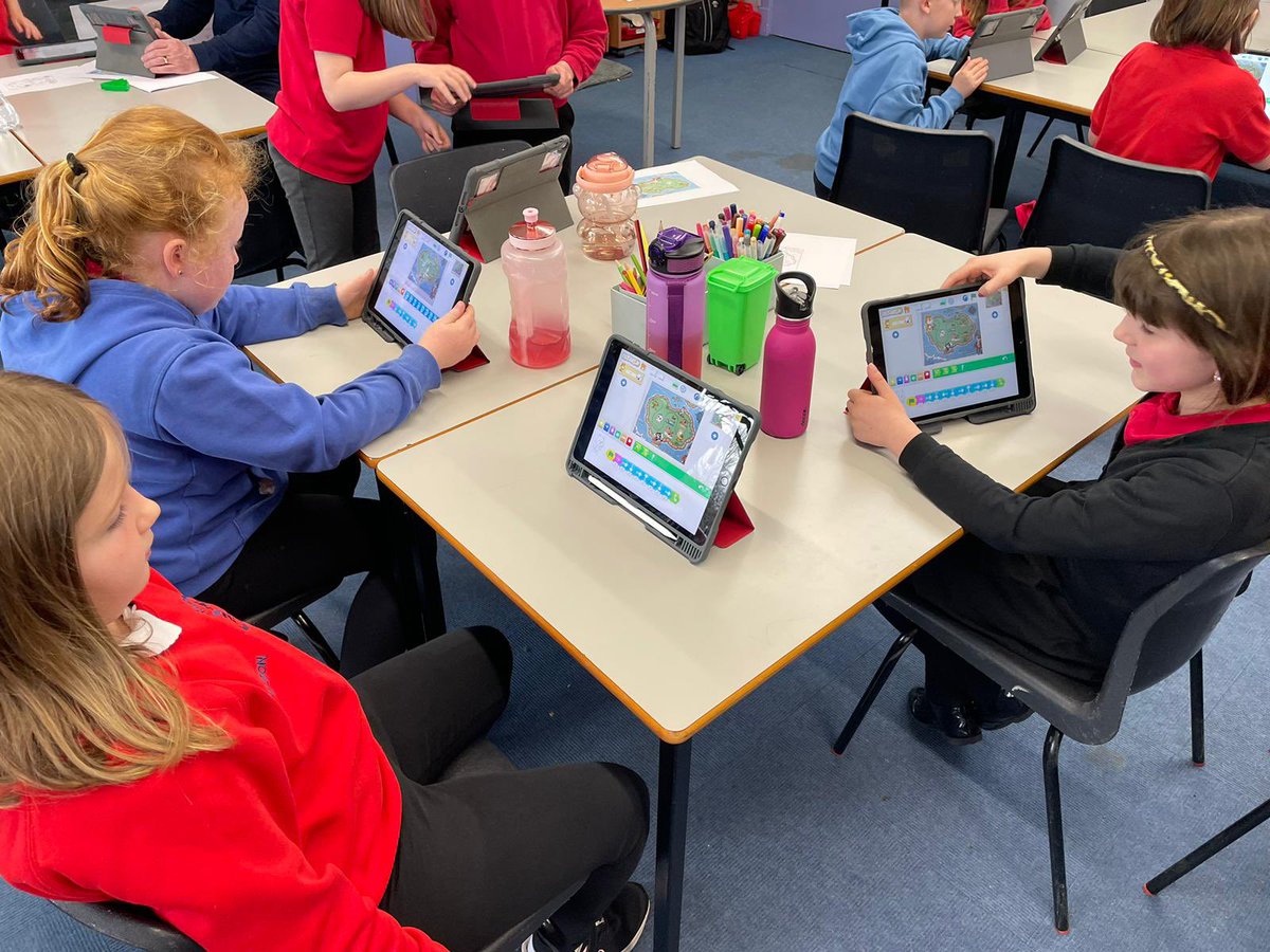 inspireSBC's tweet image. Another fantastic #ReadySetCode - LiveLesson this week! Thank you so much too @NicolaTrafford1 &amp;amp; @Mrs_AinslieSBC for hosting and a massive thanks to all @SBCEducation1schools taking par (including @PhiliphaughS who sent in these fabulous photos from the session)!