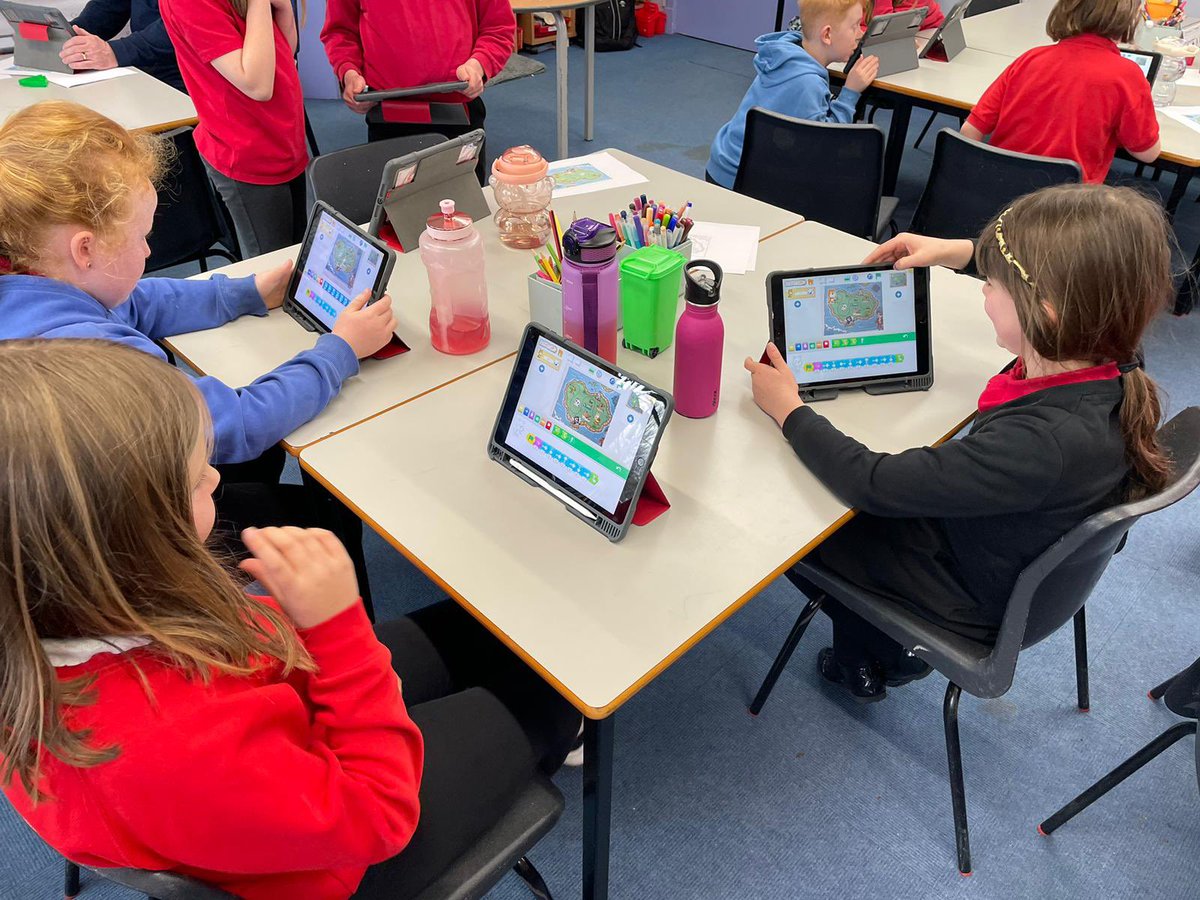 inspireSBC's tweet image. Another fantastic #ReadySetCode - LiveLesson this week! Thank you so much too @NicolaTrafford1 &amp;amp; @Mrs_AinslieSBC for hosting and a massive thanks to all @SBCEducation1schools taking par (including @PhiliphaughS who sent in these fabulous photos from the session)!