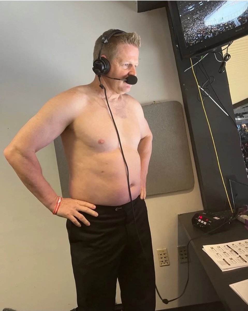OctopusThrower_'s tweet photo. Patrick Roy and Chris Osgood are in the same building tonight, just saying. If you’re wondering….Patrick wouldn’t stand a chance against this machine today. #LGRW https://t.co/ROFfpCH64O