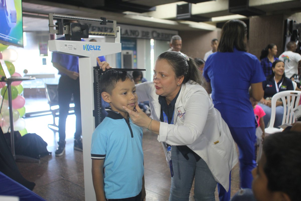 CorpoelecInfo's tweet photo. Más de 10 mil 500 niños y niñas fueron beneficiados con la atención en diferentes especialidades como: oftalmología, pediatría, vacunación, laboratorio, nutrición y odontología, con la participación de los profesionales de #Fasmee https://t.co/hF8t285ykg
