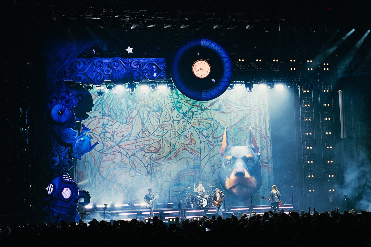 falloutboy's tweet photo. back in the saddle! night one of (2our) Dust in Portland ✨ 

📸 Elliott Ingham https://t.co/0fFD0DqzkH
