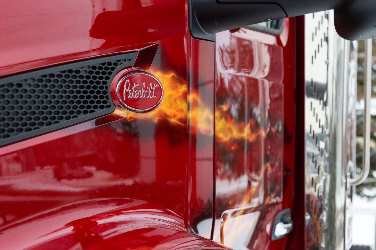 When the Peterbilt oval is 🔥