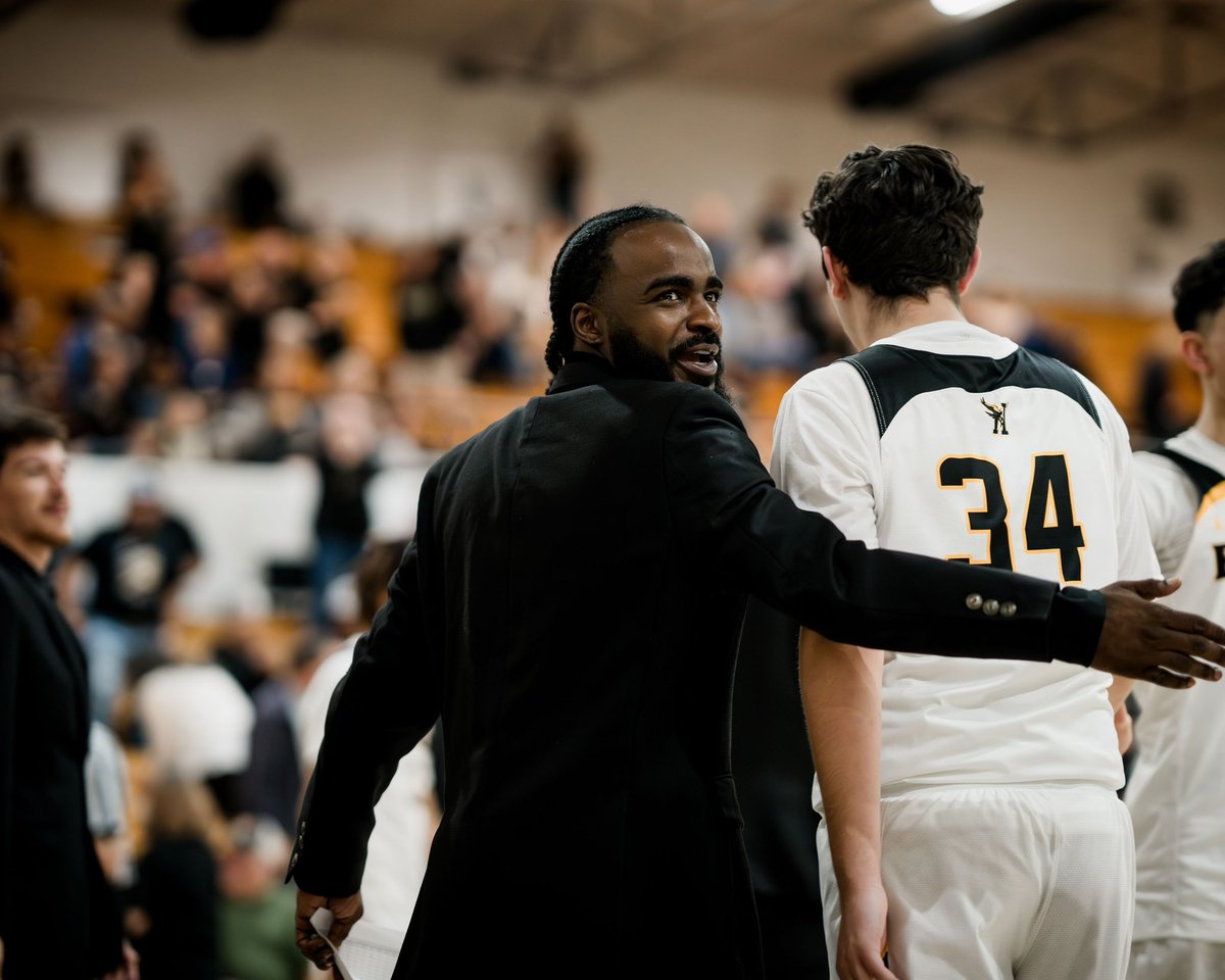 ImTwayne's tweet photo. One thing about a good hearted person, they’re gonna keep getting blessed 😇🖤🏀
#GameDay #CoachWright #HobbsEaglesBasketball https://t.co/s5DQ5dZiW5