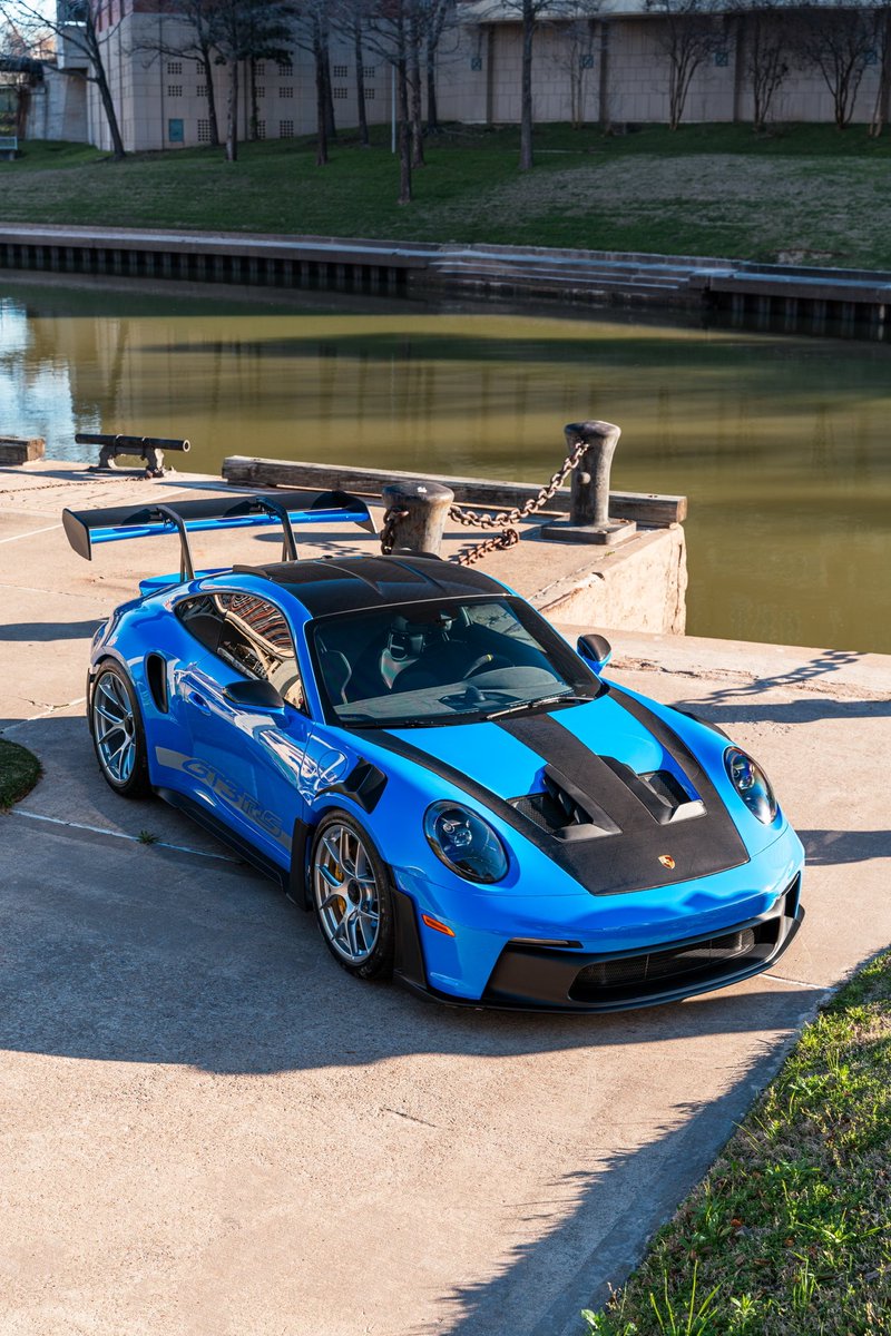 Alpha_Vizualz's tweet image. Shades of blue. Captured this 992 Porsche GT3RS in Shark Blue.