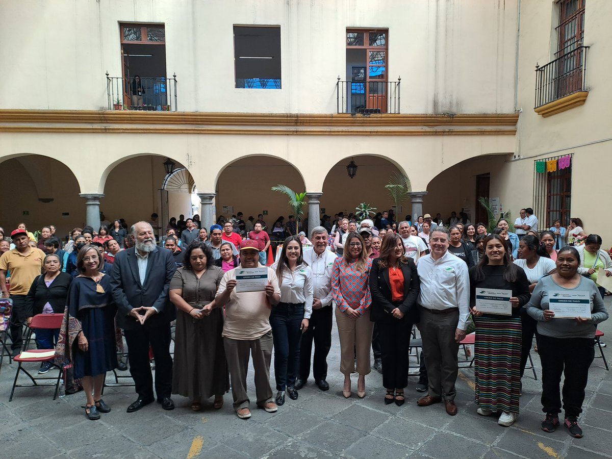 FinabienPuebla's tweet photo. 🙋🙋♀️🙋♂️Estamos muy contentas y contentos de contribuir a la inclusión financiera del estado.
Financiera para el Bienestar México en Puebla cuenta con 62 sucursales a tu servicio.👩💻👨💻
#FinabienContigo #FINABIENContigo https://t.co/dbhmiB4JAG
