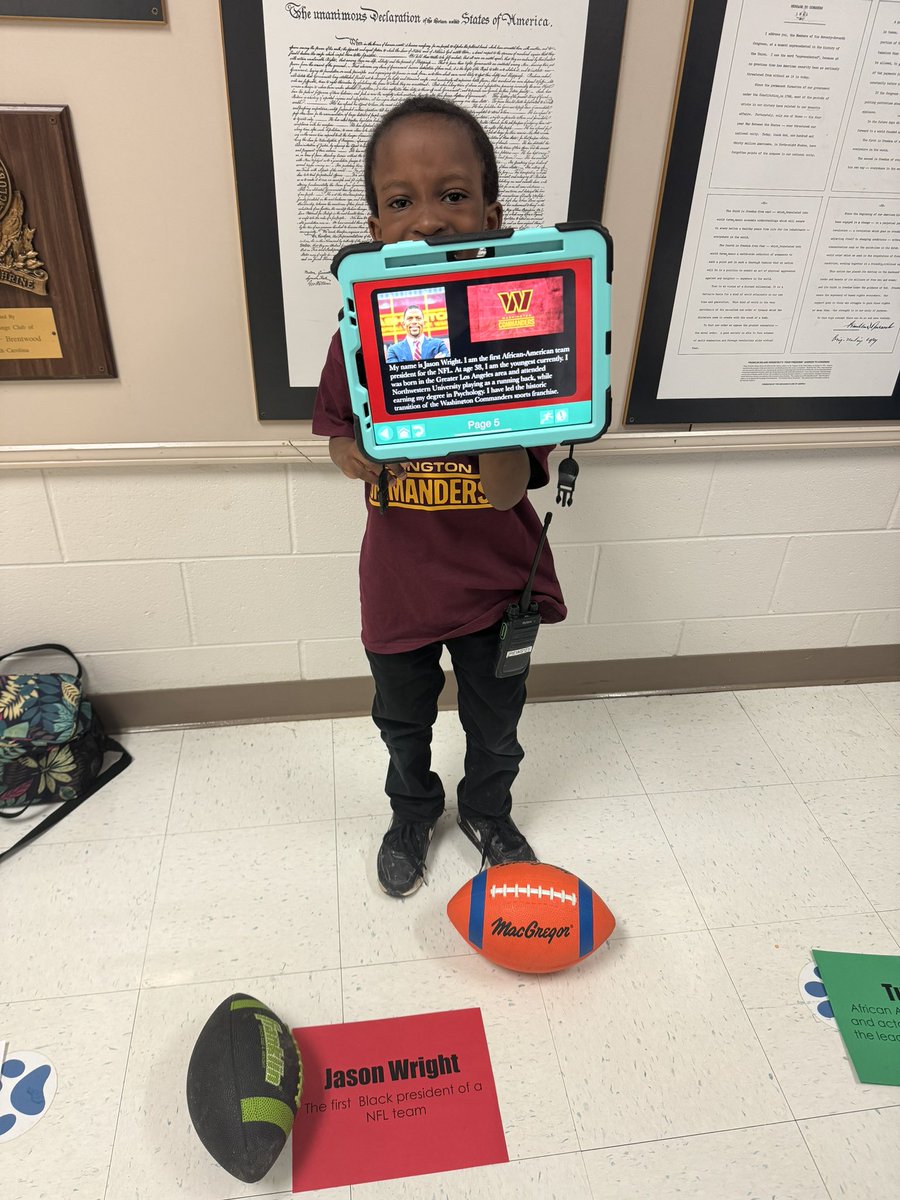 MissCrews_sped's tweet photo. Nothing has filled my heart more than seeing my non-verbal student participate in our black history wax museum! He used his AAC device and told everyone who he was! My heart is full❤️ @WilburnElem @Commanders #wilburn #sped https://t.co/KGAKpbIaeC