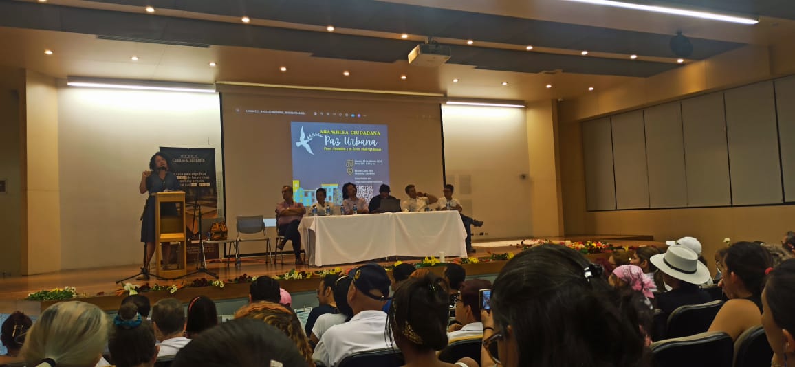 Hoy, nos reunimos en asamblea ciudadana para aportar e impulsar la paz urbana en Medellín y Área Metropolitana. Un proceso autónomo de participación de la sociedad civil contribuyendo a que se haga efectivo el derecho a la paz en la ciudad!!
#PazTotal también es con Paz Urbana...
