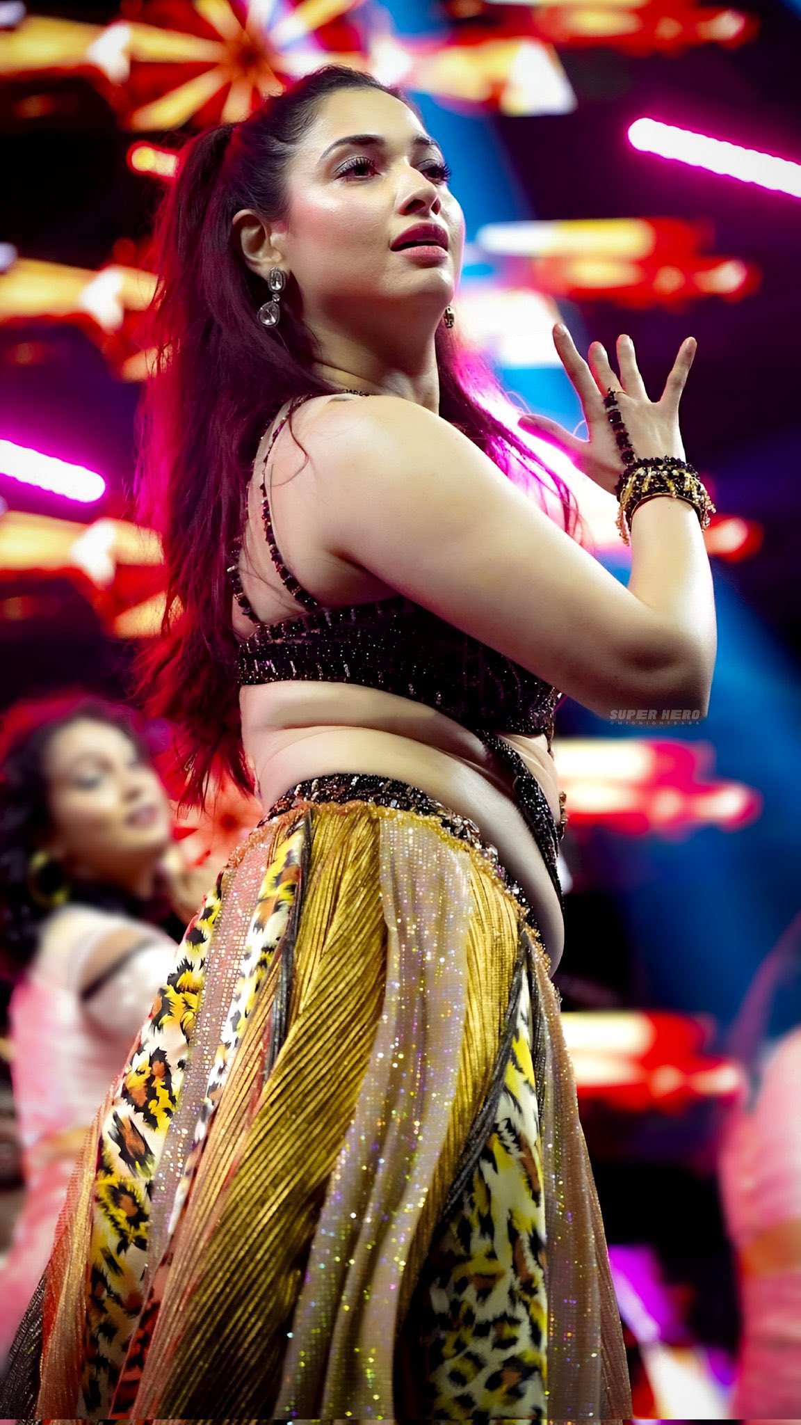 GHj-27NbsAAxtYV?format=jpg&name=large