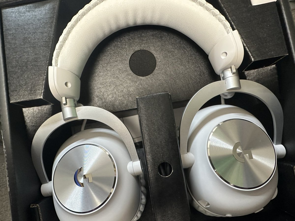 melon_soda4848's tweet image. 新しいヘッドホン届いた🎧
けど初期不良で接続出来なくてサポートに直電してしまった。
んで交換前にやるトラブルシューティングをこなして最後の最後に書いてあった初期設定リセットしたら直ってくれた
焦らしてくれるじゃんロジクール
サポートの人GGでした
大切にします
#PROX2