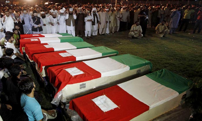 ForcesHub's tweet photo. @AftabIqbalFan اپنے دور اقتدار میں سانحہ ماڈل ٹاؤن کے 14شہداء کو انصاف دلوایا ہوتا تو آج 13جنازے نہ اٹھانے پڑتے اور کاش اس مردہ نظام جس کی بوسیدہ لاش کندھے پہ اٹھائے پھر رہے ہیں اس کو دفنایا ہوتا تو آج مزید لاشے نہ اٹھانے پڑتے۔
#ModelTownCase
#ModelTownMassacre https://t.co/BnQPlB5dyr