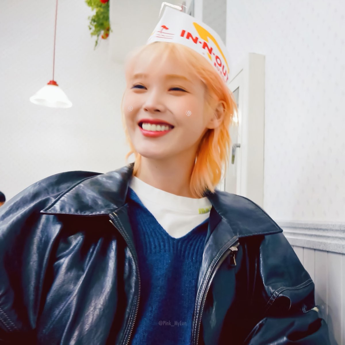 myeunpink's tweet photo. #IU #아이유 

IU TV 🍟🍔🥤 https://t.co/jCwPbKIOUC