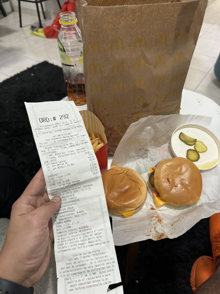 style_alan's tweet photo. Pase al autoMc de marina nacional, CDMX y al llegar a mi casa mi orden estaba incompleta y no era lo que pedí!  ¿que se hace en estos casos? @McDonaldsMexico @Profeco https://t.co/GvFsDeWSKi