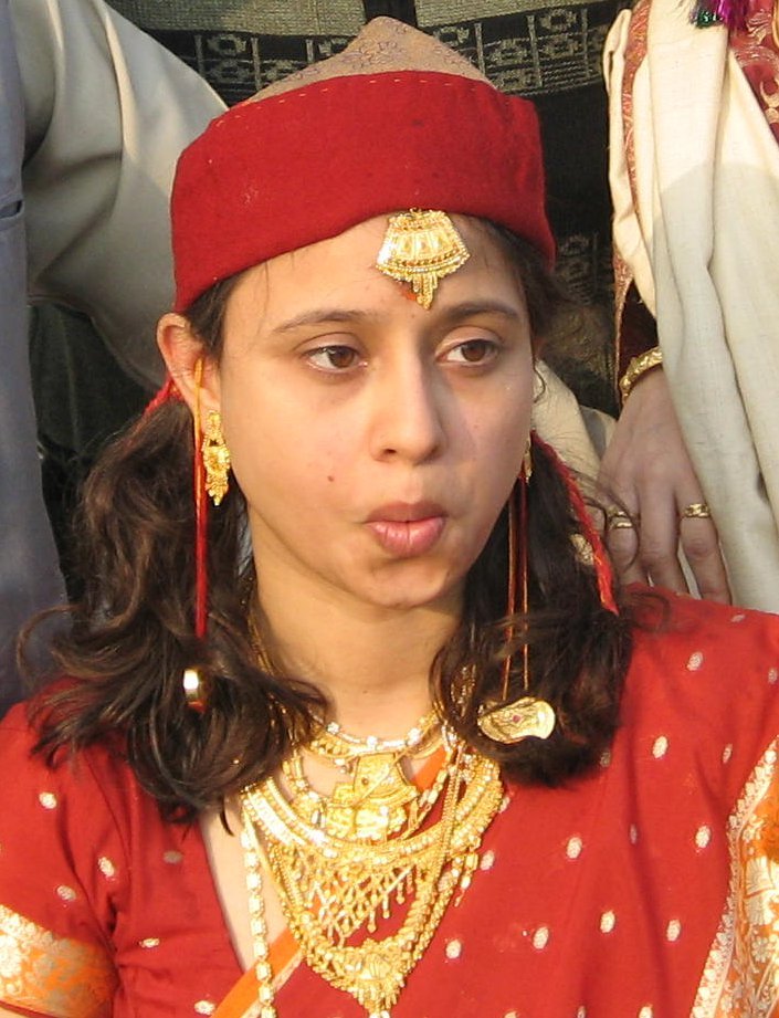 MonaADhar's tweet image. #kashmiritrivia
Interesting &amp;amp; Informative video.

Devgon is pre-wedding hawan\puja done for both bride &amp;amp; groom.

Deities worshiped in Devgon are
1) Sapta Matrika
2) Nav Grah
3) Dash Digpal
4) Kalash devta
5) Kshetrapaal\devta

The bride is gifted with gold jewelry &amp;amp; some