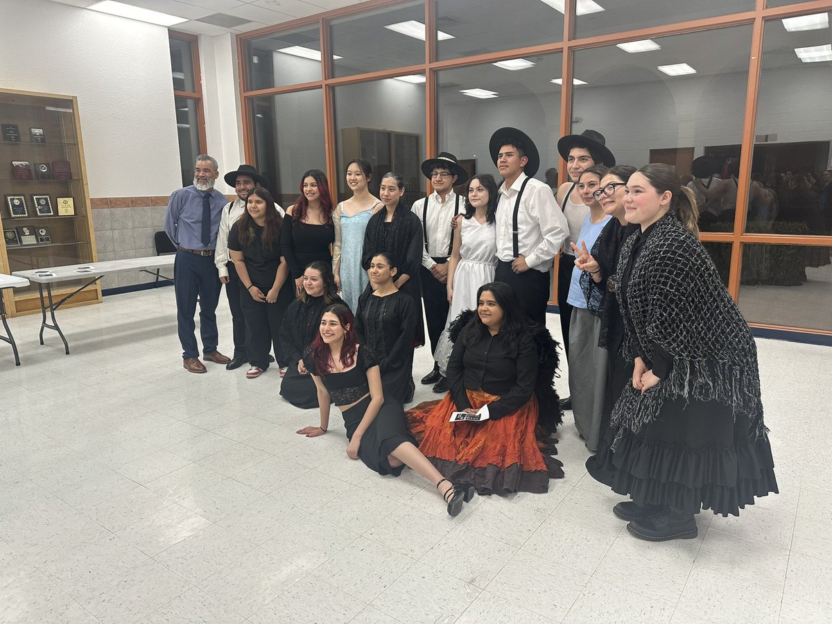 Good Luck to our amazing theatre cast and crew as they perform for their One Act competition 💯🙌🧡⭐️ We know that you will shine ✨@ssolis3 @vlara_82 @Riverside_4ever