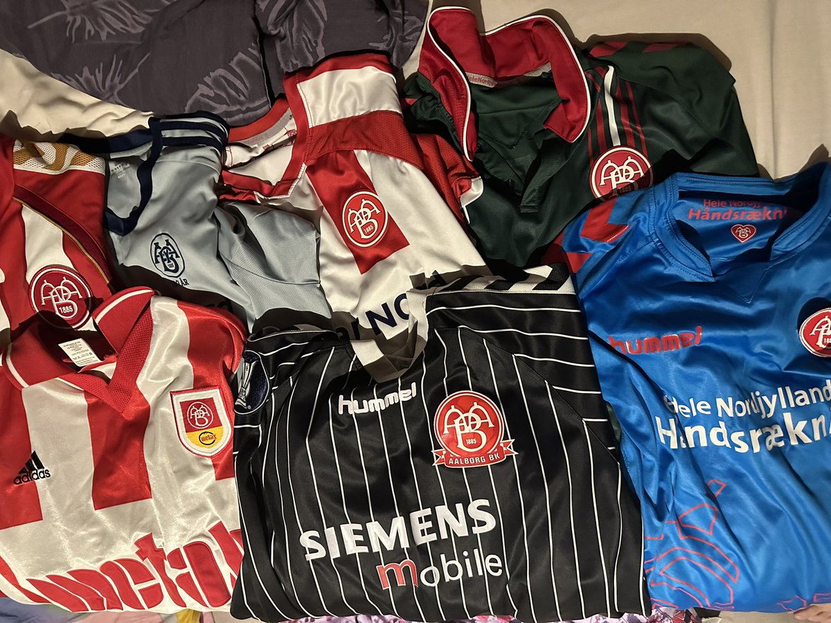 Idag er årets sværeste trøjevalg til arbejdet. #fodboldtrøjefredag