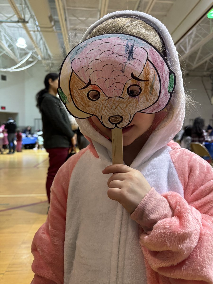 AllisonCunniff's tweet photo. So much fun celebrating Family Literacy Night! Congrats to @felicialott92 for organizing such an amazing event! https://t.co/fUQ74lsMtq