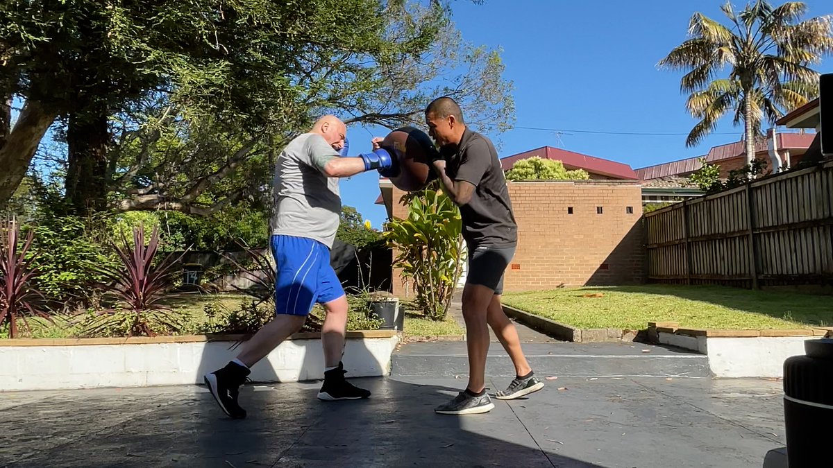 fitt_lab's tweet image. My man Pete throwing a powerful right hook, fueled by dedication and determination! 💥🥊  he's not only mastering his boxing skills but also transforming his physique and looking fantastic! #BoxingJourney #FitnessGoals"