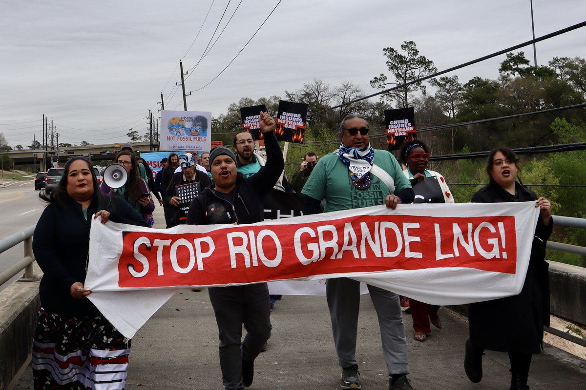 Insure_Fairly's tweet photo. When we fight, we win.

Grassroots communities from methane gas impacted areas in Texas and Louisiana marched and took over the lobbies of insurers @Chubb and @AIGinsurance in Houston, Texas today.
From the heart of oil country, communities fight back for their land, air, &amp; water https://t.co/49a0cHUacE