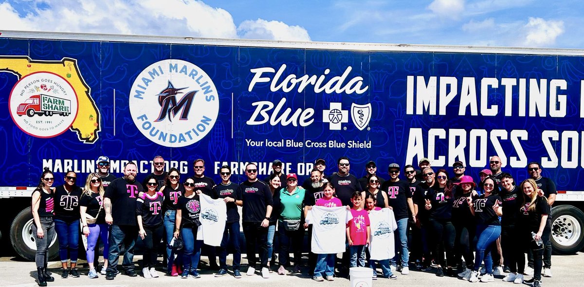 Our T100 and Express teams showed up BIG today to support our community in Miami with our partners at @FarmShareFL ! We had our largest volunteer effort to date and helped over 1000 families by giving out food to those in need. Thanks @N4Neighbors for connecting us!