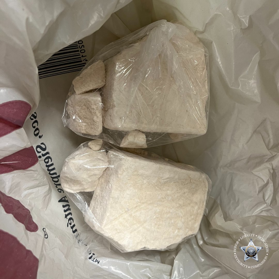 A traffic stop on I-5 in Linn County resulted in two arrests and the seizure of a large quantity of fentanyl pills and powder. Read more: flashalert.net/news.html?id=1…