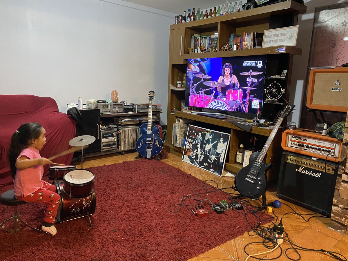 Mi pequeña quedo alucinada con Cancamusa  #LosBunkers #vina2024