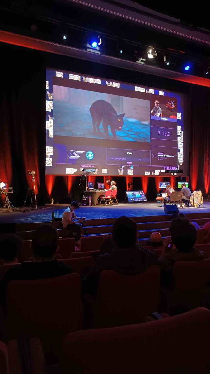 link_de_wish's tweet photo. Je passe les 4 jours à Speedons, j’ai jamais autant kiffé crier Ouiiiii et Miaou (tout pour troll)
J’ai réussis à mettre mes emotes twitch sur l’écran d’ailleurs 
et il y a un strip club juste à coté de la salle aussi
#SpeeDons https://t.co/SE3uJFuVBw