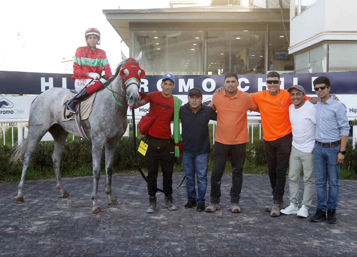 ¡Una más para Sahara Flower! 🌺 La hija de #SaharaSpirit y Fructosa galopó por 6¼ cuerpos a Otro Día Pedro en un hándicap de 1.000 metros corrido hoy en @hipodromo_chile, logrando así el tercer éxito de su campaña.¡Felicitaciones al trainer Marco Pavez y a todo el #TeamSumaya! 🎉