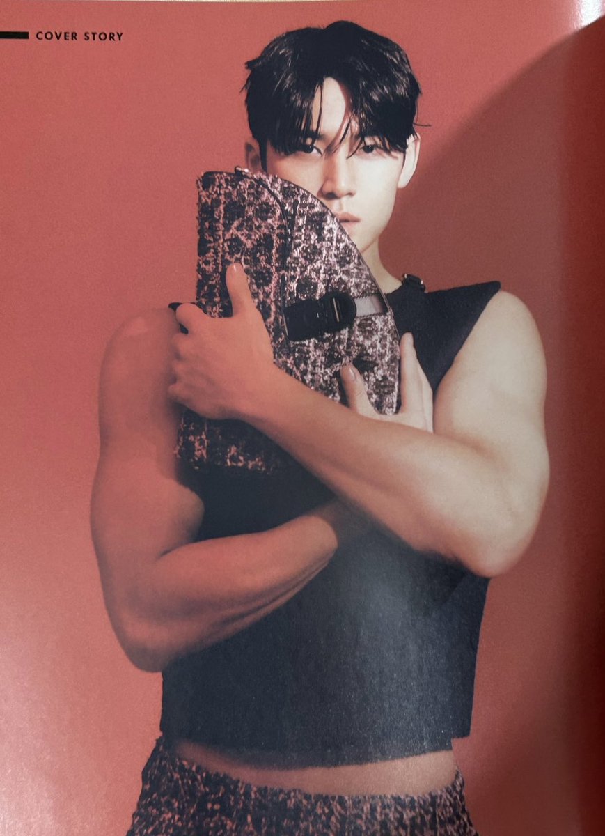 PopBase's tweet photo. SEVENTEEN's Mingyu looks exquisite in new photoshoot for Esquire Hong Kong. https://t.co/rgyl2zFZFQ