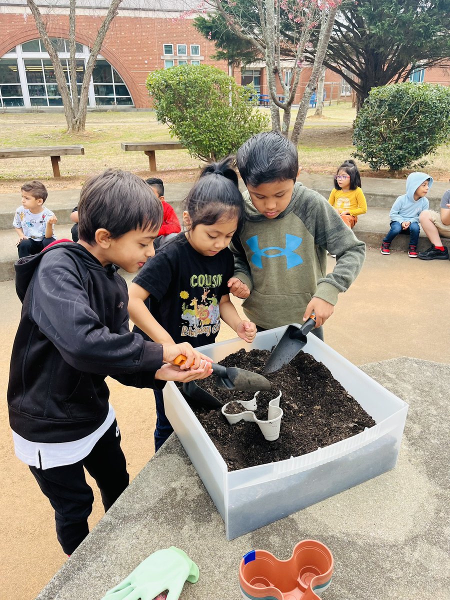 Michelle Leatherman (@teach_ml) on Twitter photo Wrapping up an #ESOL unit about plants w/a special guest reader from our very own <a href="/HembreeSprings/">Hembree Springs</a> Garden Club! We reviewed key vocab, used sentence stems to talk about our learning, & Ss planted seeds for the club members to care for! <a href="/ExploreInside/">NatGeoLearning</a> <a href="/EsolFulton/">FultonESOL</a> <a href="/FultonCoSchools/">FultonCountySchools</a> Wrapping up an #ESOL unit about plants w/a special guest reader from our very own <a href="/HembreeSprings/">Hembree Springs</a> Garden Club! We reviewed key vocab, used sentence stems to talk about our learning, & Ss planted seeds for the club members to care for! <a href="/ExploreInside/">NatGeoLearning</a> <a href="/EsolFulton/">FultonESOL</a> <a href="/FultonCoSchools/">FultonCountySchools</a>