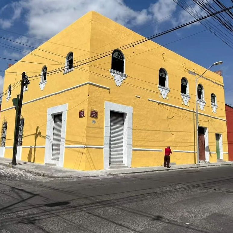 <a href="/CasaAnalco/">Casa Analco FABUAP</a> #FABUAP el mejoramiento de imagen en fachadas es ya una realidad. ANTES / DESPUÉS